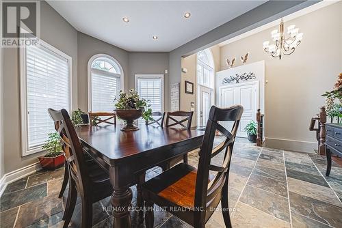 137 Pinehill Drive, Hamilton, ON - Indoor Photo Showing Dining Room