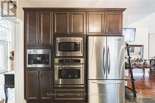 137 Pinehill Drive, Hamilton, ON - Indoor Photo Showing Kitchen With Stainless Steel Kitchen