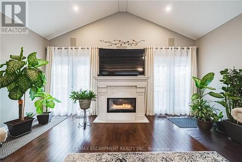 137 Pinehill Drive, Hamilton, ON - Indoor Photo Showing Living Room With Fireplace