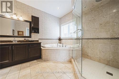 137 Pinehill Drive, Hamilton, ON - Indoor Photo Showing Bathroom