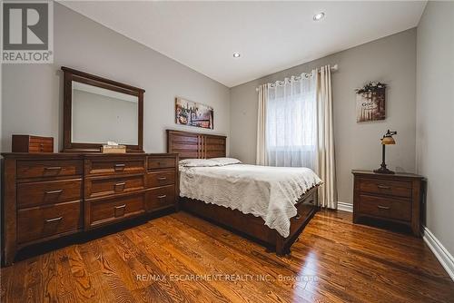 137 Pinehill Drive, Hamilton, ON - Indoor Photo Showing Bedroom