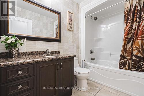 137 Pinehill Drive, Hamilton, ON - Indoor Photo Showing Bathroom