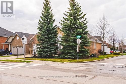137 Pinehill Drive, Hamilton, ON - Outdoor