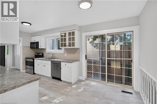 3401 Rockwood Drive, Burlington, ON - Indoor Photo Showing Kitchen