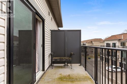 35 - 107 Westra Drive, Guelph (Willow West/Sugarbush/West Acres), ON - Outdoor With Exterior