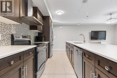 35 - 107 Westra Drive, Guelph (Willow West/Sugarbush/West Acres), ON - Indoor Photo Showing Kitchen