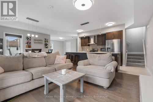 35 - 107 Westra Drive, Guelph (Willow West/Sugarbush/West Acres), ON - Indoor Photo Showing Living Room
