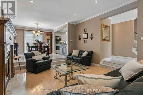 11 Longbourne Crescent, Brampton, ON - Indoor Photo Showing Living Room
