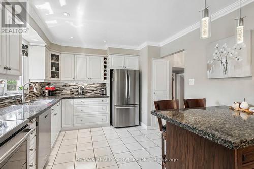 11 Longbourne Crescent, Brampton, ON - Indoor Photo Showing Kitchen With Stainless Steel Kitchen With Upgraded Kitchen
