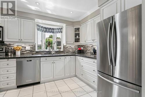 11 Longbourne Crescent, Brampton, ON - Indoor Photo Showing Kitchen With Stainless Steel Kitchen With Upgraded Kitchen