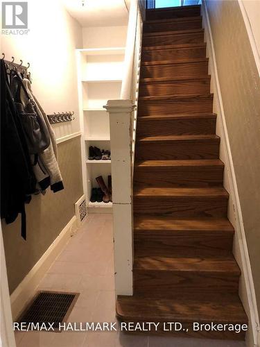 UPPER - 37 LOLA ROAD , Toronto, Ontario M5P 1E5 3