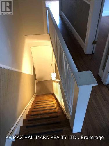 UPPER - 37 LOLA ROAD , Toronto, Ontario M5P 1E5 4