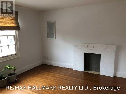 UPPER - 37 LOLA ROAD , Toronto, Ontario M5P 1E5 5