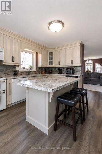 116 Dyer Drive, Wasaga Beach, ON - Indoor Photo Showing Kitchen With Upgraded Kitchen