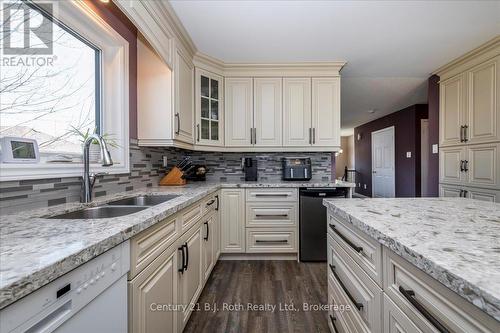 116 Dyer Drive, Wasaga Beach, ON - Indoor Photo Showing Kitchen With Double Sink