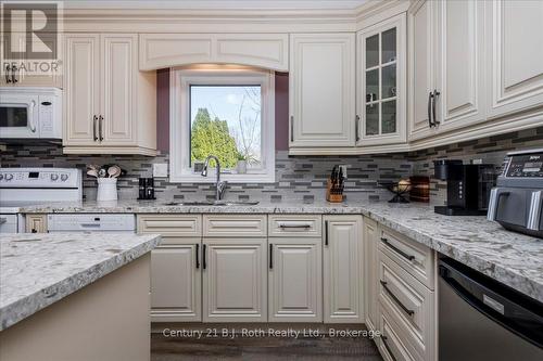116 Dyer Drive, Wasaga Beach, ON - Indoor Photo Showing Kitchen