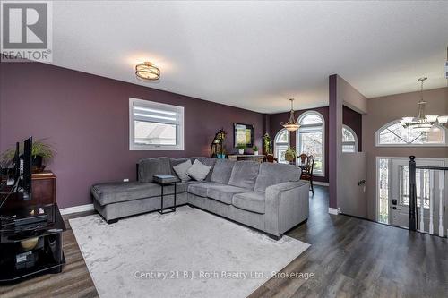 116 Dyer Drive, Wasaga Beach, ON - Indoor Photo Showing Living Room