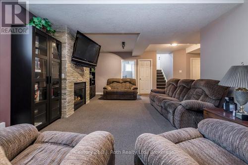116 Dyer Drive, Wasaga Beach, ON - Indoor Photo Showing Living Room With Fireplace