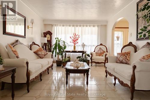 43 Henley Drive, Hamilton (Stoney Creek), ON - Indoor Photo Showing Living Room