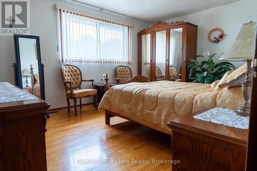 43 Henley Drive, Hamilton (Stoney Creek), ON - Indoor Photo Showing Bedroom