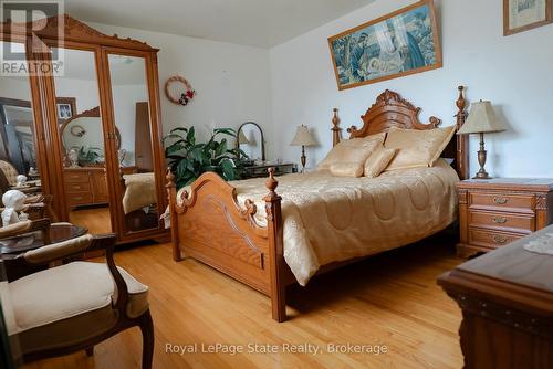 43 Henley Drive, Hamilton (Stoney Creek), ON - Indoor Photo Showing Bedroom