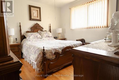 43 Henley Drive, Hamilton (Stoney Creek), ON - Indoor Photo Showing Bedroom