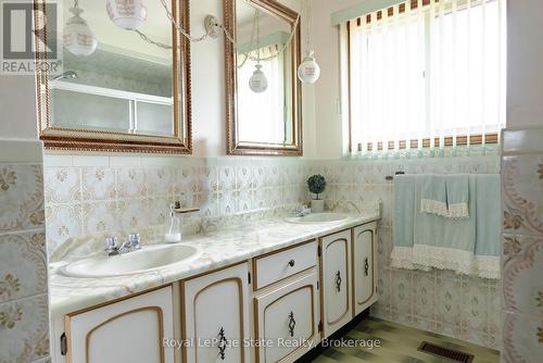 43 Henley Drive, Hamilton (Stoney Creek), ON - Indoor Photo Showing Bathroom