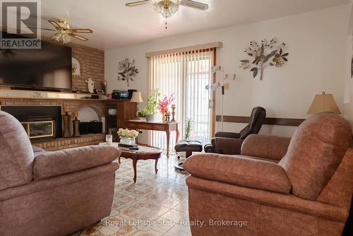43 Henley Drive, Hamilton (Stoney Creek), ON - Indoor Photo Showing Living Room With Fireplace