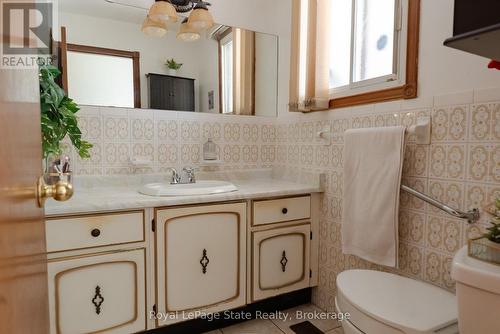 43 Henley Drive, Hamilton (Stoney Creek), ON - Indoor Photo Showing Bathroom
