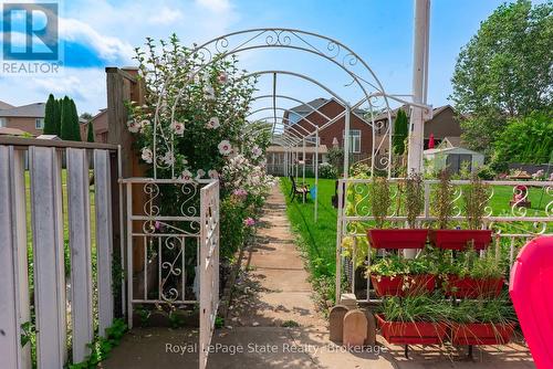 43 Henley Drive, Hamilton (Stoney Creek), ON - Outdoor