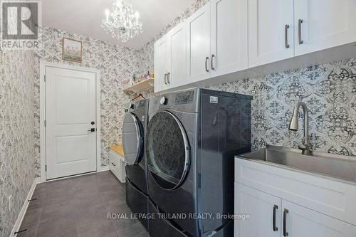 33 White Tail Path, St. Thomas, ON - Indoor Photo Showing Laundry Room