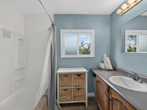 23 Lakeview Drive, Cornwall, PE - Indoor Photo Showing Bathroom