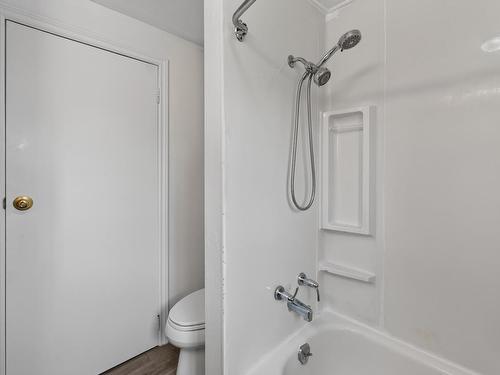23 Lakeview Drive, Cornwall, PE - Indoor Photo Showing Bathroom