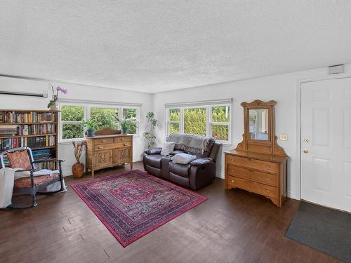 23 Lakeview Drive, Cornwall, PE - Indoor Photo Showing Living Room
