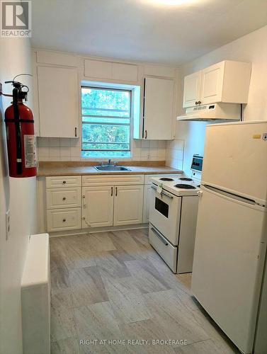 2 - 60 RICHMOND AVENUE , St. Catharines (E. Chester), Ontario L2R 3W7 4