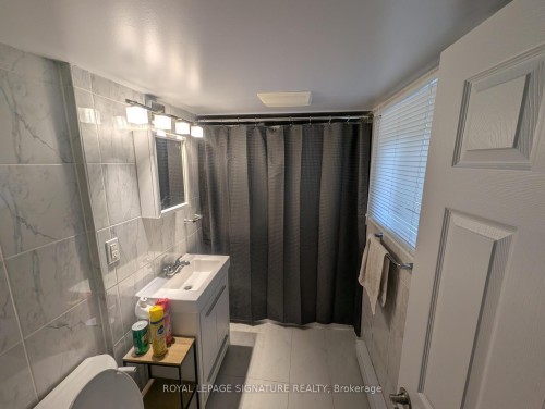 47 West Avenue N, Hamilton, ON - Indoor Photo Showing Bathroom