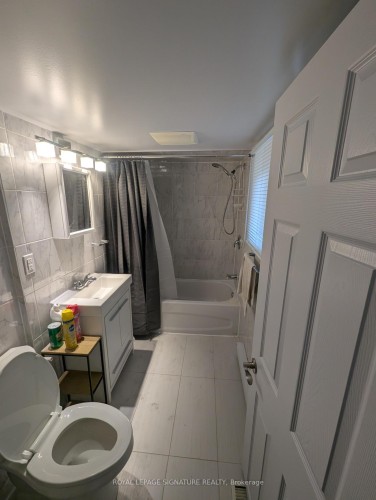 47 West Avenue N, Hamilton, ON - Indoor Photo Showing Bathroom