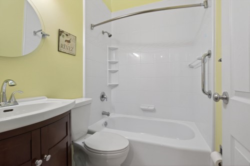 Salle de bains - 2-121 Av. Vanguard, Pointe-Claire, QC - Indoor Photo Showing Bathroom