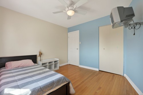 Chambre à coucher - 2-121 Av. Vanguard, Pointe-Claire, QC - Indoor Photo Showing Bedroom