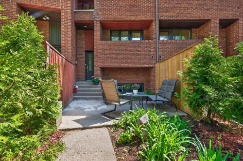 Cour - 2-121 Av. Vanguard, Pointe-Claire, QC - Outdoor With Exterior