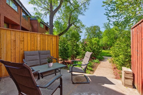 Cour - 2-121 Av. Vanguard, Pointe-Claire, QC - Outdoor With Exterior