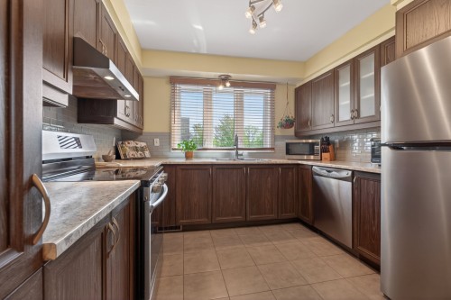 Cuisine - 2-121 Av. Vanguard, Pointe-Claire, QC - Indoor Photo Showing Kitchen