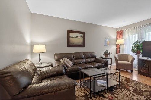 Salon - 2-121 Av. Vanguard, Pointe-Claire, QC - Indoor Photo Showing Living Room