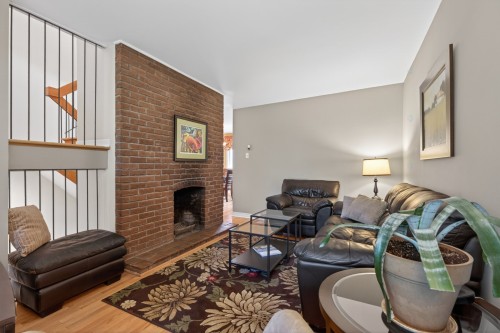Salon - 2-121 Av. Vanguard, Pointe-Claire, QC - Indoor Photo Showing Living Room With Fireplace