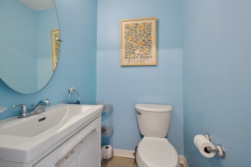 Salle d'eau - 2-121 Av. Vanguard, Pointe-Claire, QC - Indoor Photo Showing Bathroom