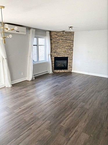 Salon - 204-5131 Av. Eliot, Laval (Chomedey), QC - Indoor Photo Showing Living Room With Fireplace
