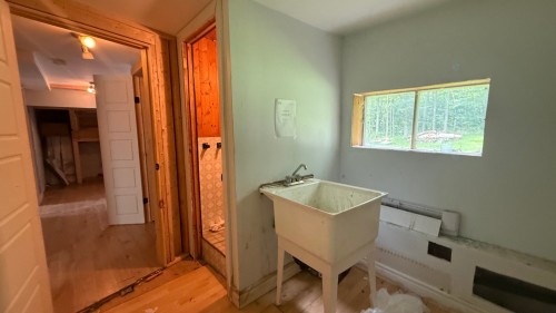 Salle de lavage - 92 Ch. Sherritt, Gore, QC - Indoor Photo Showing Other Room