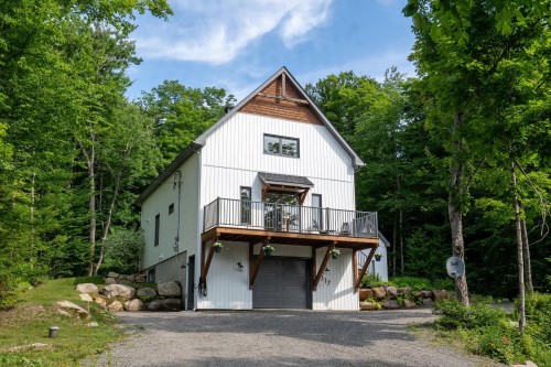 317 388e Avenue  Saint-Hippolyte, QC J8A 3A2