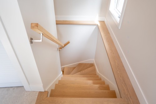 Escalier - 317 388E Avenue, Saint-Hippolyte, QC - Indoor Photo Showing Other Room