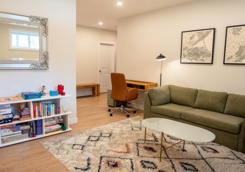 Salle familiale - 317 388E Avenue, Saint-Hippolyte, QC - Indoor Photo Showing Living Room